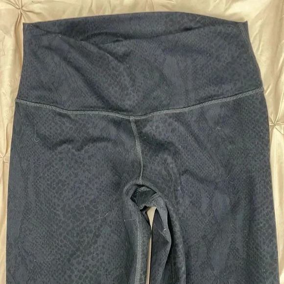 Lululemon wunder under roll down pants 26” - Picture 7 of 10